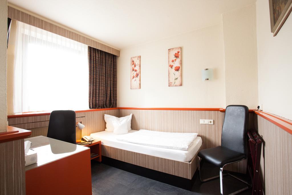 Trip Inn Hotel Ariane Köln Cameră foto