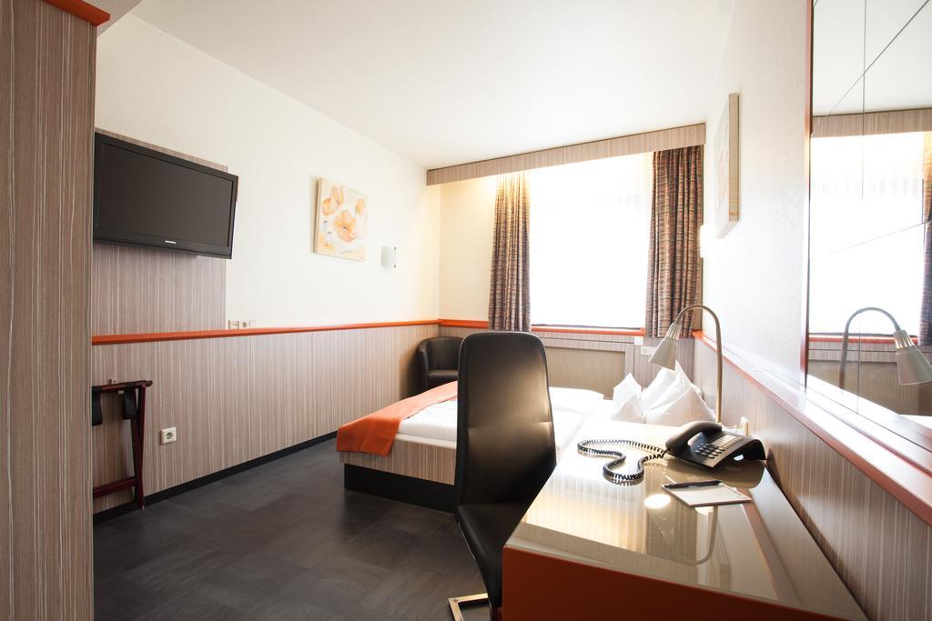 Trip Inn Hotel Ariane Köln Exterior foto